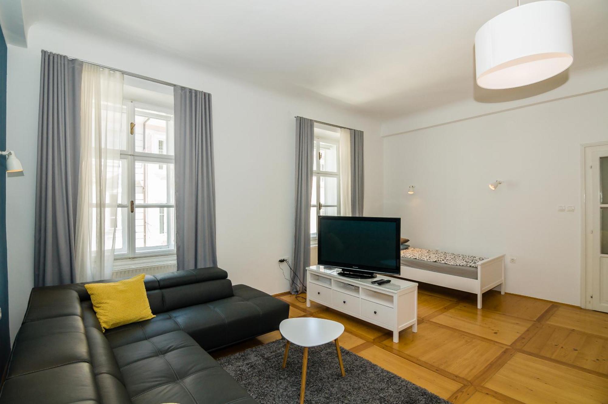 Elegant Central Apartment Любляна Экстерьер фото