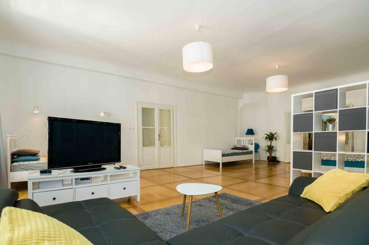 Elegant Central Apartment Любляна Экстерьер фото